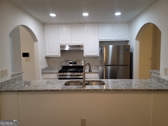 Building Photo - 5011 Larkspur Ln