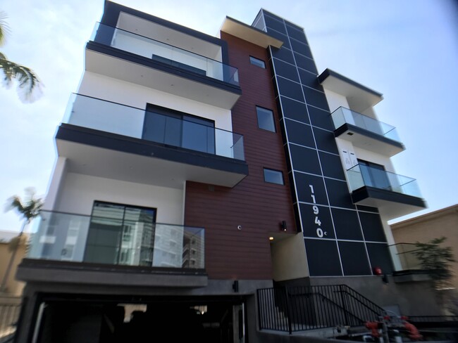 Foto del edificio - 11940 Louise Ave