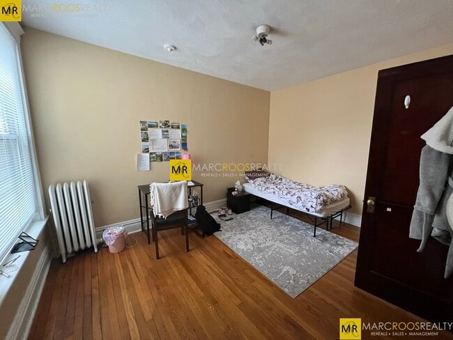 Building Photo - 59A Strathmore Rd