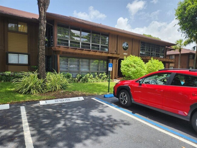 Foto del edificio - 4950 NW 102nd Ave