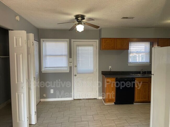 Building Photo - 208 Diecks Dr