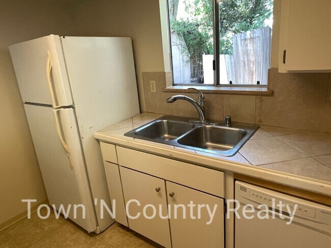 Foto del edificio - Cute 3 Bedroom 2 Bath House in Carmel Valley!