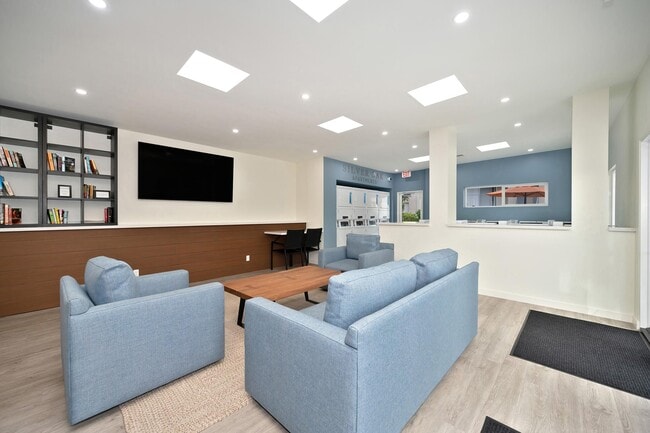 Building Photo - Silver Oak Apartments