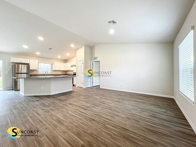 Foto del edificio - 303 Chiquita Blvd N