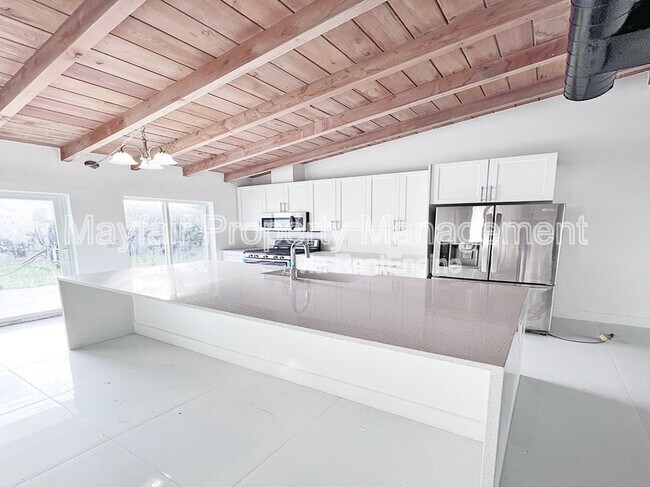 Building Photo - 1207 N 15th Ct