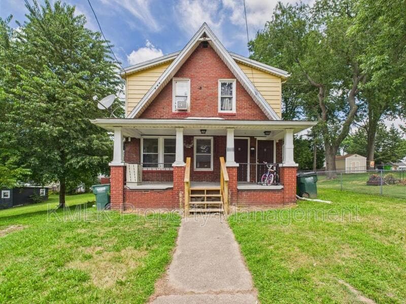 Primary Photo - 239 E Park Ave