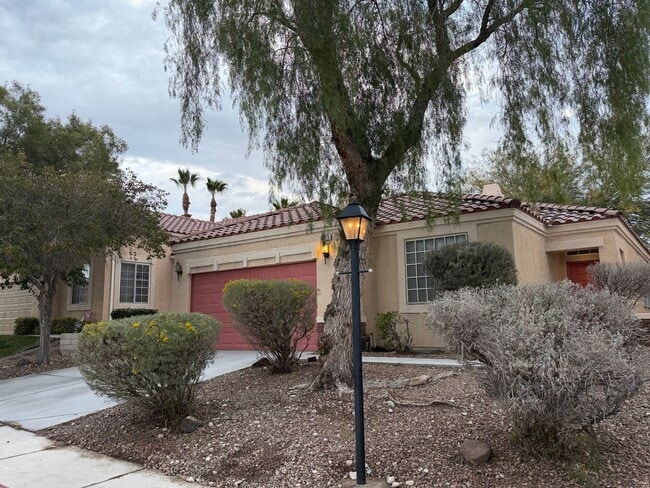 Building Photo - Beautiful 3 Bedroom 2 Bath Single Story Three Bedroom in Spring Mountain Ranch!