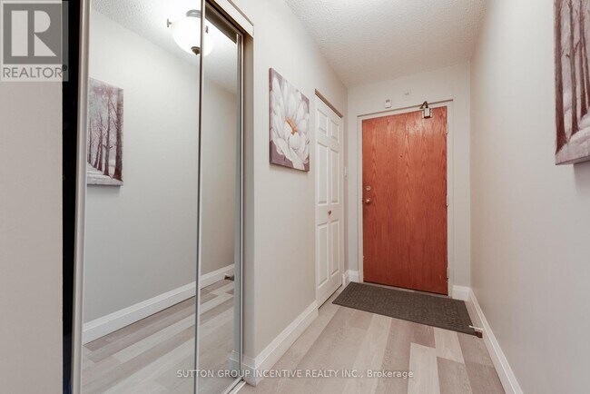 Photo du bâtiment - 181 Collier St