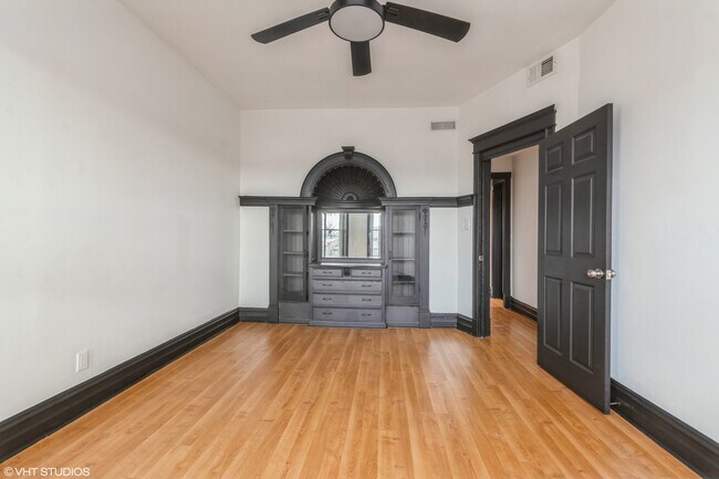 Foto del edificio - 6352 S Ingleside Ave
