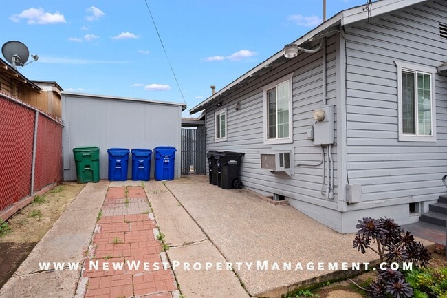 Building Photo - Charming Barrio Logan Studio - Available Now!