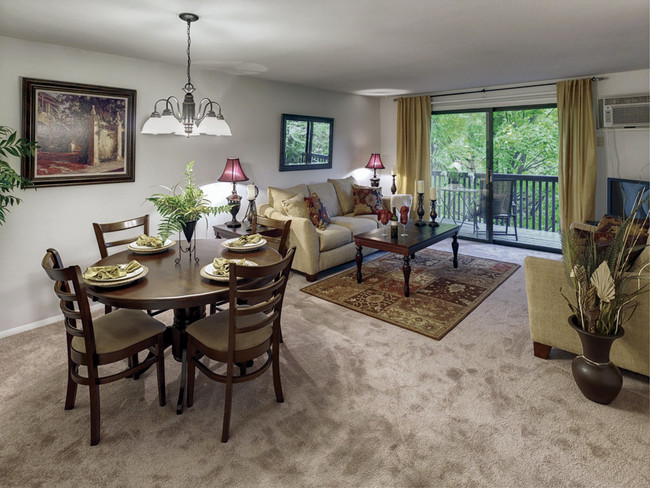 Charter Oaks Apartments - Apartments in Liverpool, NY | Apartments.com