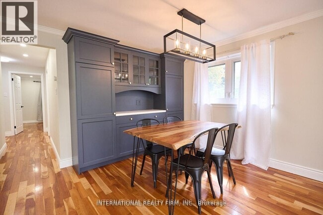 Building Photo - 2292 Devon Rd