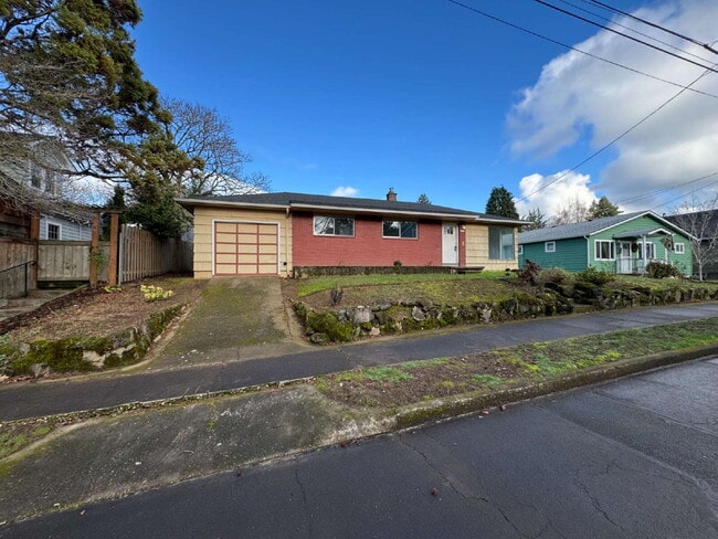 3 Bedroom / 1 Bathroom Single Level Portland Home - 3 Bedroom / 1 Bathroom Single Level Portland Home
