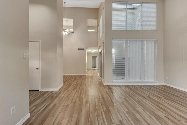 Building Photo - 955 Memorial Village Dr