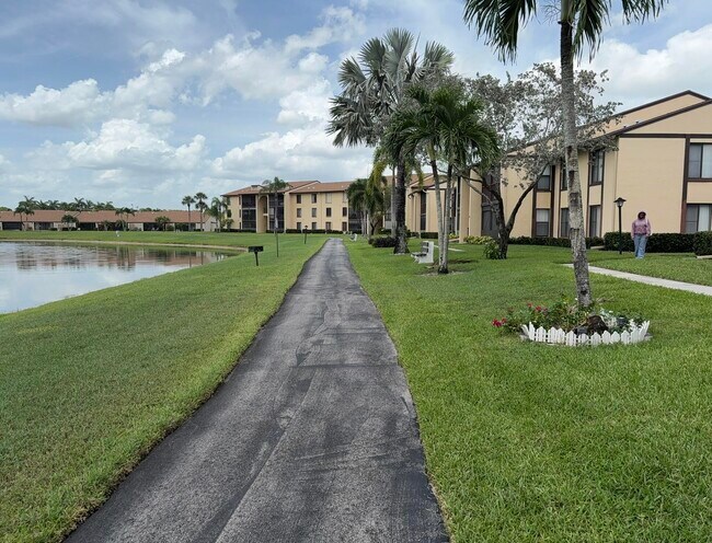 Foto del edificio - 826 Sky Pine Way