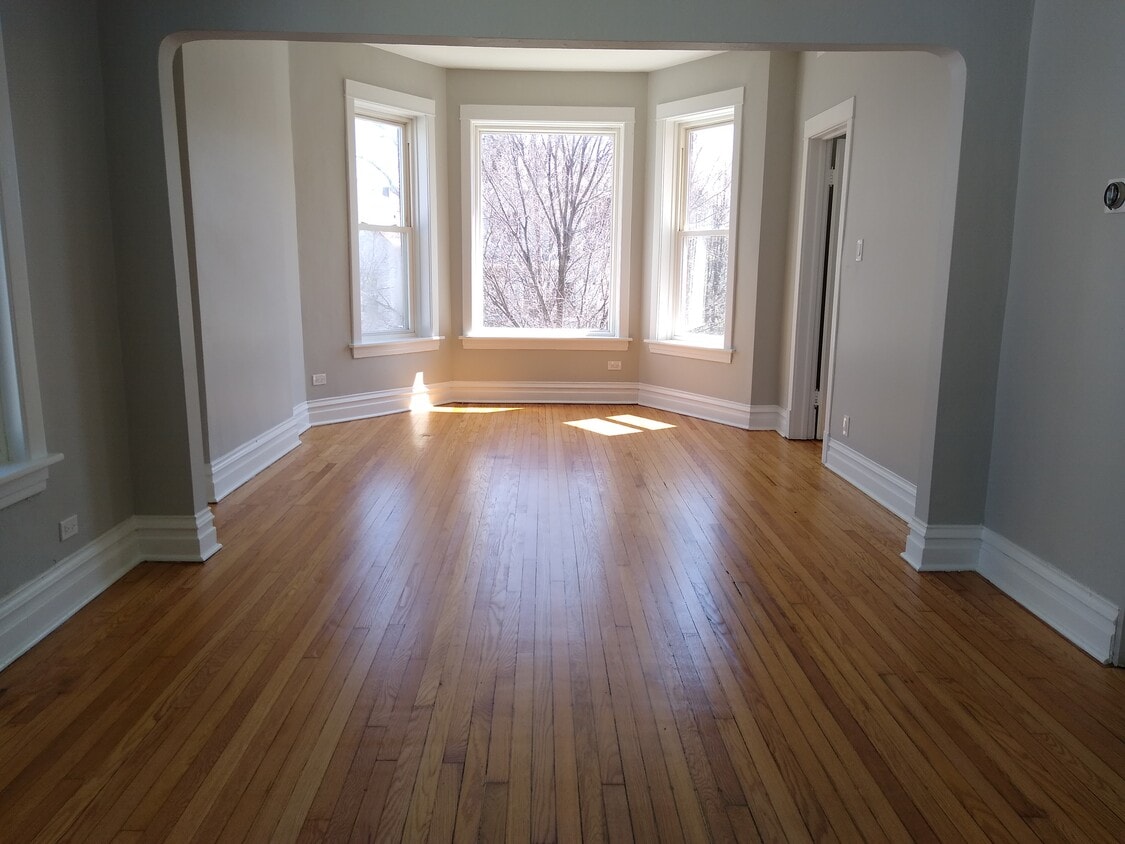 Primary Photo - 2936 N Ridgeway Ave