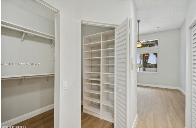 Foto del edificio - 726 Heritage Dr