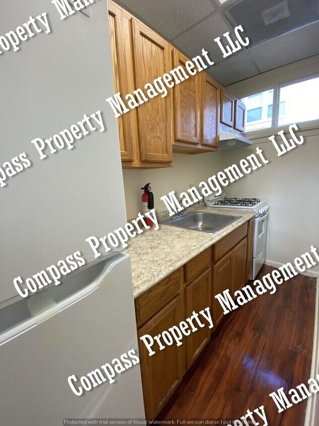 Foto principal - $1200 - 3 Bed, 1 Bath 1st Floor Apartment ...