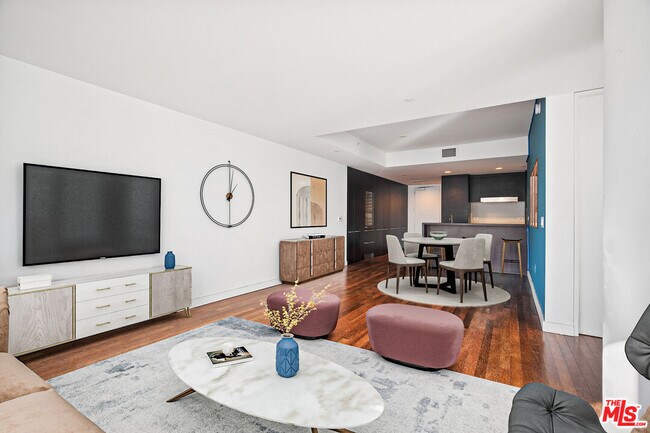 Building Photo - 6250 Hollywood Blvd