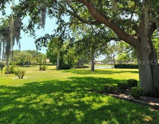 Foto del edificio - 7139 Fairway Bend Ln