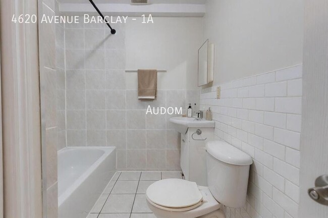 Building Photo - 4620 Av. Barclay
