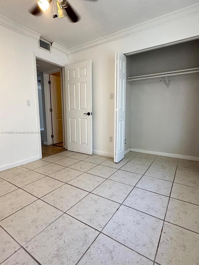 Foto del edificio - 851 NE 207th Terrace