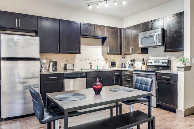 Building Photo - 5054 Addison Cir