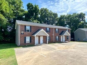 Building Photo - 513 Peachers Ridge Rd