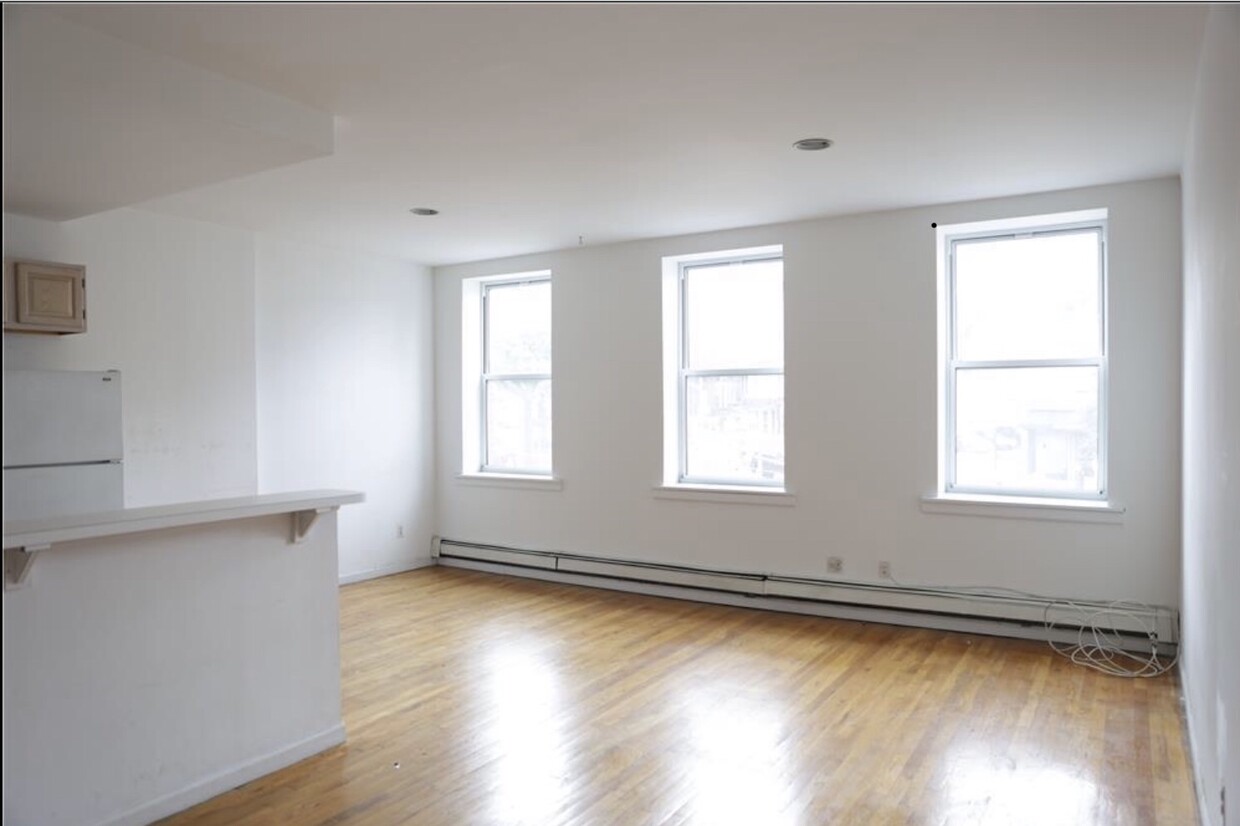 Primary Photo - 61 Lafayette Ave