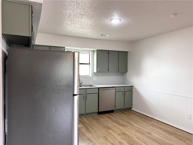 Building Photo - 2018 W Olive St