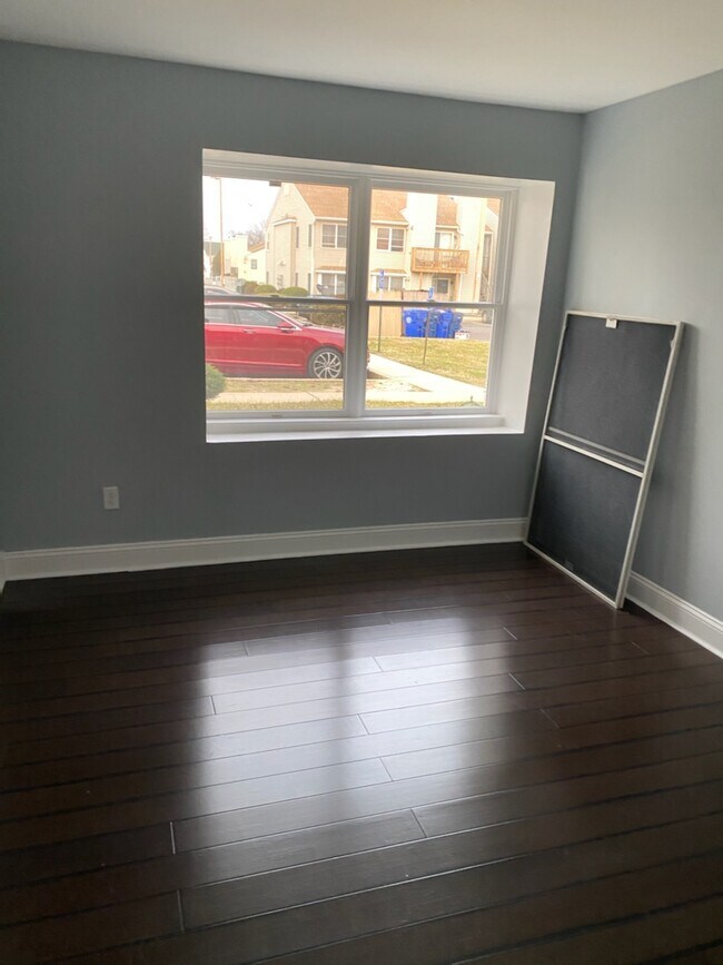 Foto del edificio - 700 N Franklin Blvd, Unit 303