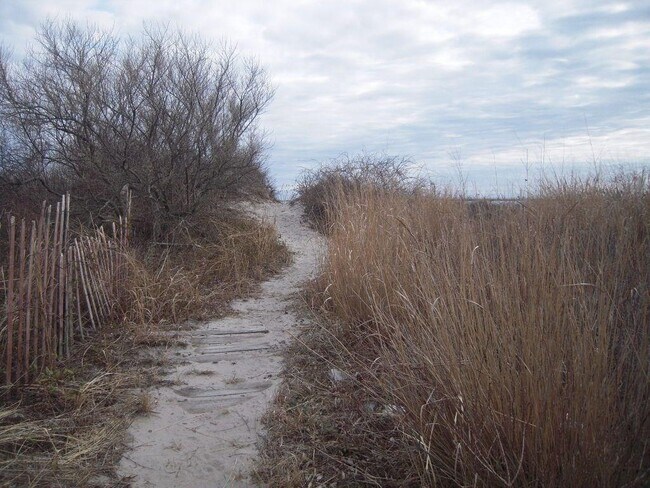 Building Photo - 232 Sand Hill Cove Rd