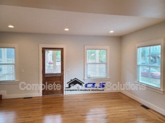 Building Photo - 646 Farrington St