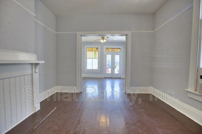 Building Photo - 2437 Lapeyrouse St