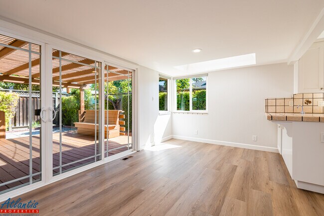 Building Photo - 2990 Tahoe Way