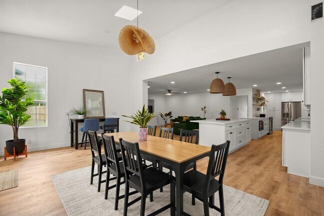Foto del edificio - 10100 Rocking Horse Rd