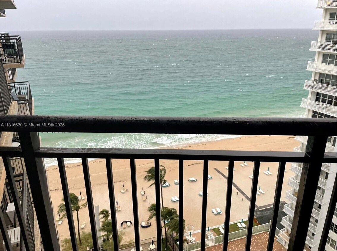 Foto principal - 3800 Galt Ocean Dr