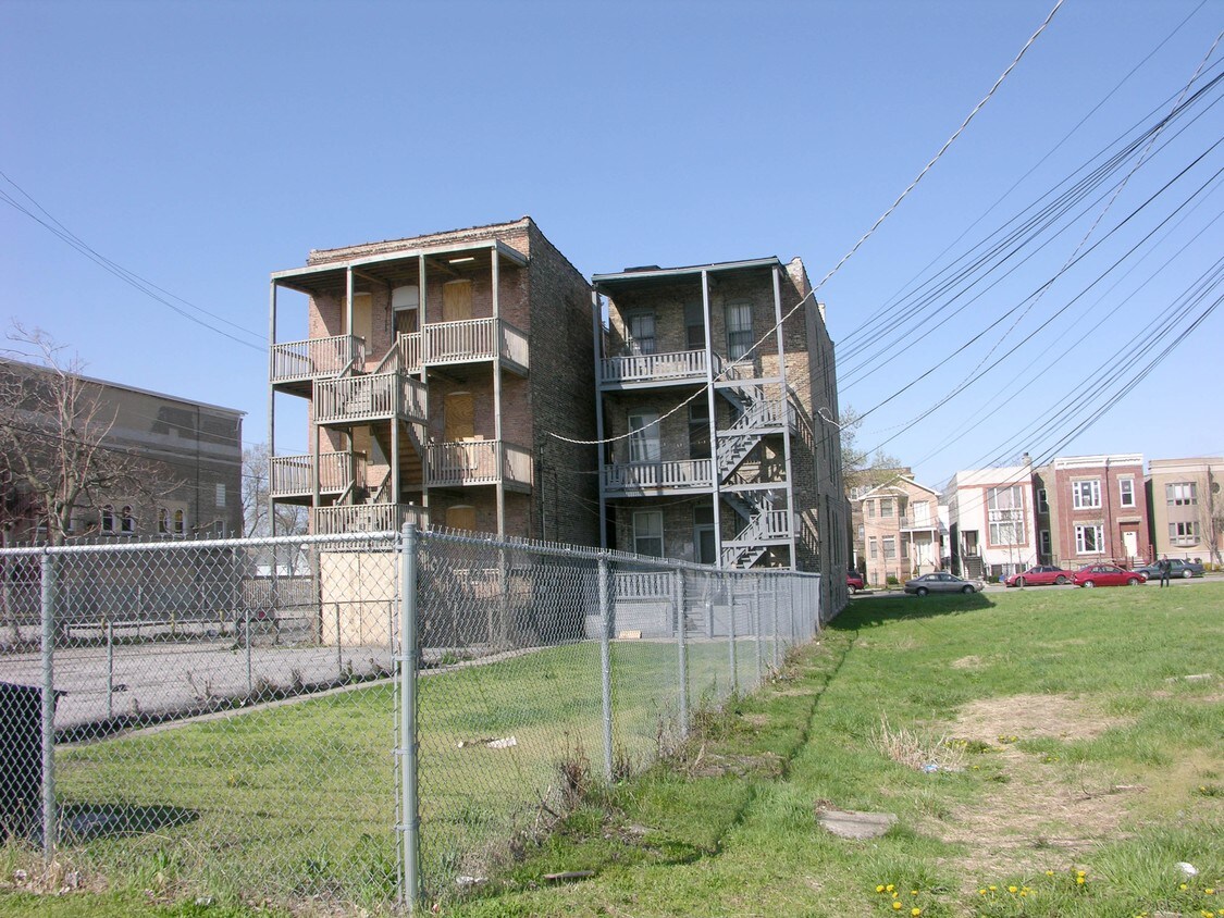 Rear vista al mar - 4543 S St. Lawrence Ave