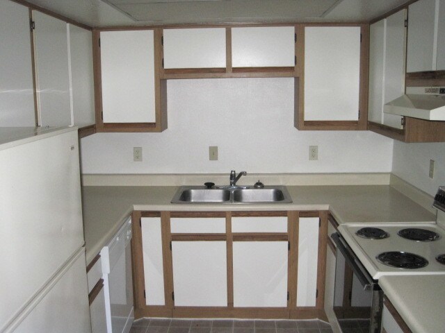 Foto del edificio - 1340 N Recker Rd