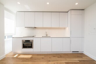 Building Photo - 755 Avenue Rd