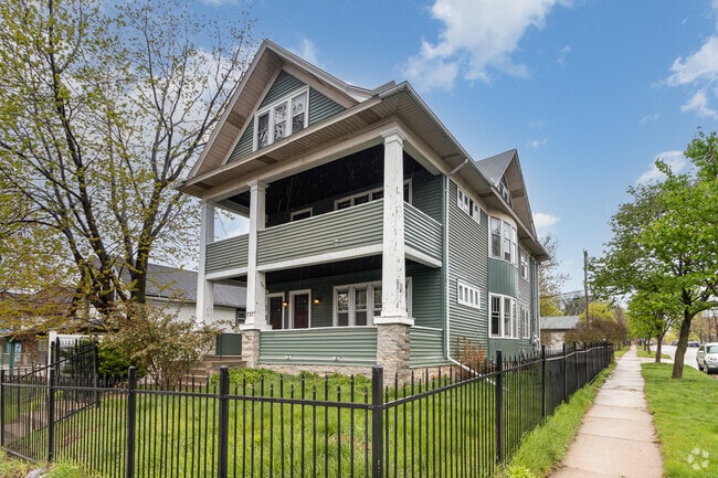 Building Photo - 737 Sims Ave