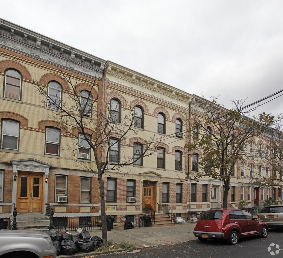 Primary Photo - 1865 Madison St