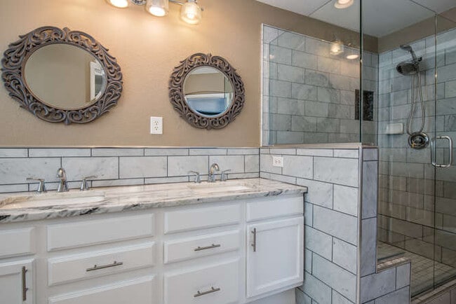 Building Photo - 1321 S Lansing Ct