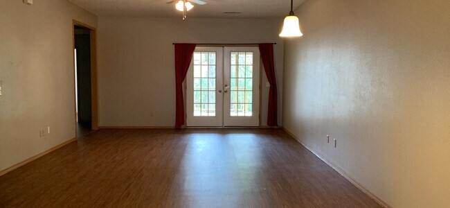 Foto del edificio - There Bedroom Rent in West Fayetteville! L...