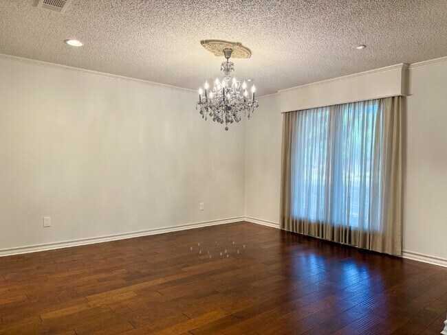 Foto del edificio - Top-Tier Luxury Living at 98th & Quaker | Kings Gate