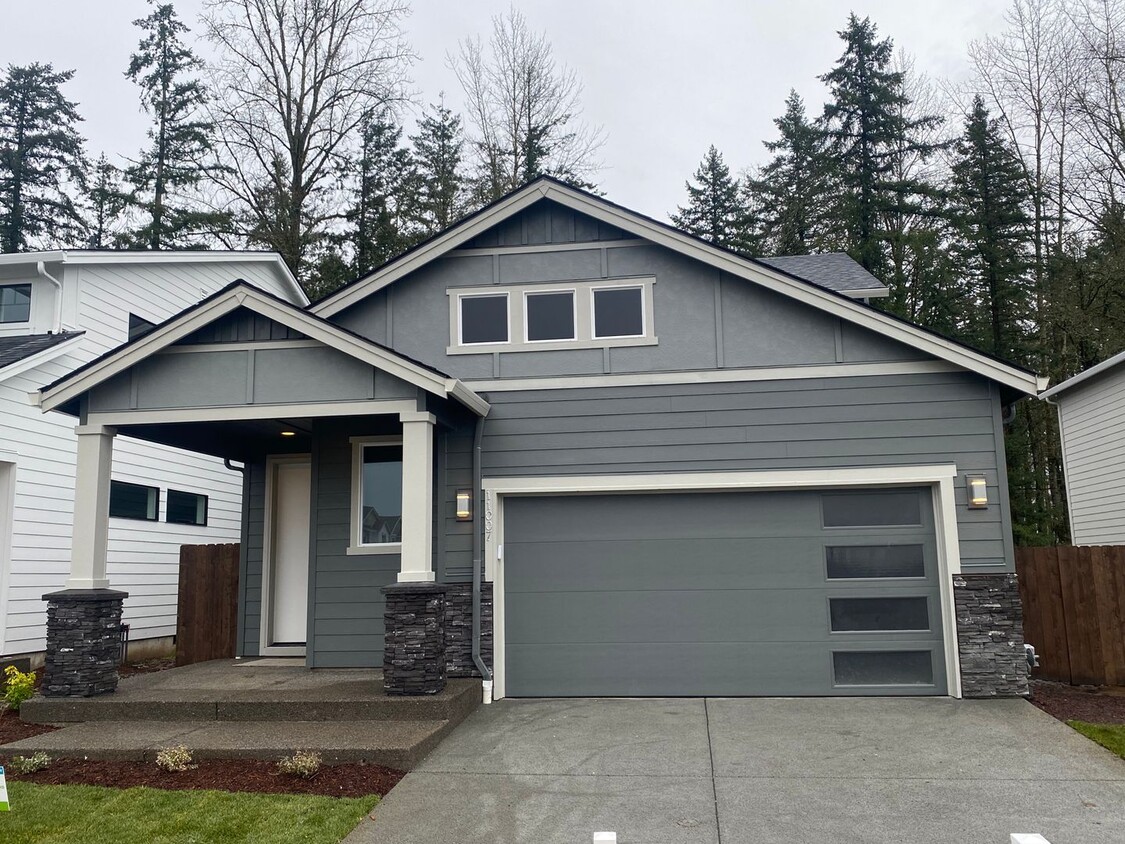 Primary Photo - Gorgeous Newer Home!