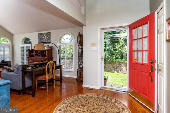Foto del edificio - 142 Summerhill Ct