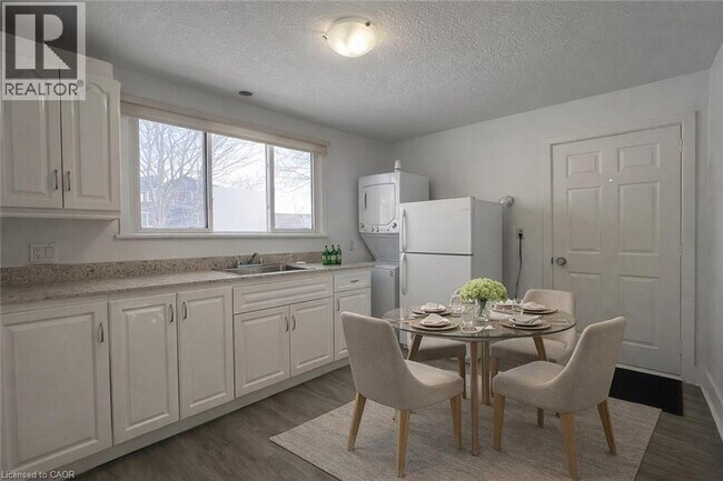 Building Photo - 168 Fifth Ave