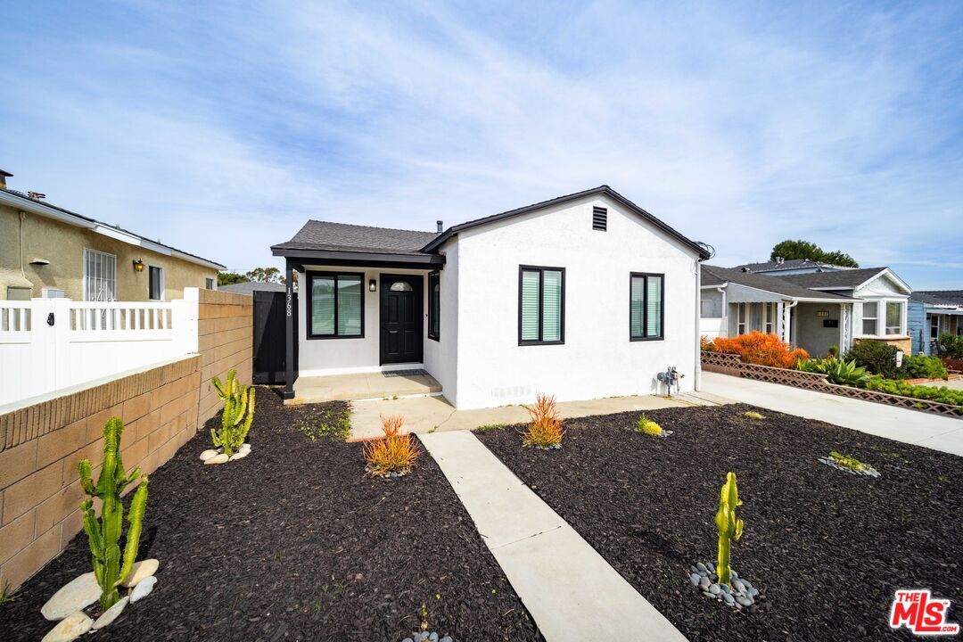 Primary Photo - 1368 W Summerland Ave