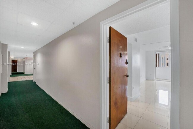 Foto del edificio - 5055 NW 7th St
